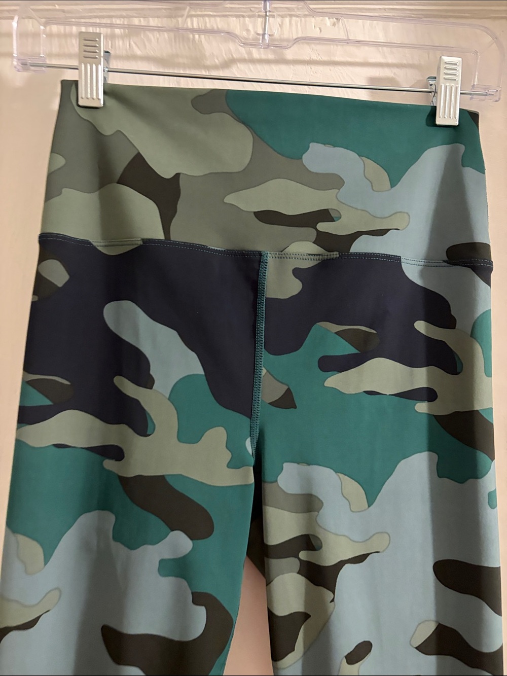 Carbon38 Camo Workout Set - Picture 6 of 7